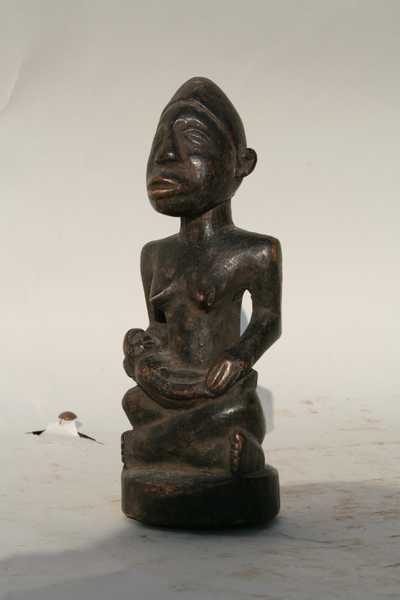 kongo(maternité), d`afrique : rep.dem.Congo, statuette kongo(maternité), masque ancien africain kongo(maternité), art du rep.dem.Congo - Art Africain, collection privées Belgique. Statue africaine de la tribu des kongo(maternité), provenant du rep.dem.Congo, 1440/1176.Statuette Mayobe  de maternité Kongo h.39cm.
milieu du 20eme sc.(vente publique)

Dit Kongo beeld (Mayombe)h.39cm.stelt het moederschap voor.midden 20ste eeuw.. art,culture,masque,statue,statuette,pot,ivoire,exposition,expo,masque original,masques,statues,statuettes,pots,expositions,expo,masques originaux,collectionneur d`art,art africain,culture africaine,masque africain,statue africaine,statuette africaine,pot africain,ivoire africain,exposition africain,expo africain,masque origina africainl,masques africains,statues africaines,statuettes africaines,pots africains,expositions africaines,expo africaines,masques originaux  africains,collectionneur d`art africain